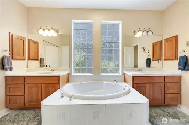 Soaking tub in primary bathroom. Two separate sinks.
