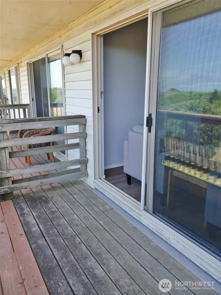 Huge slider to the Deck.