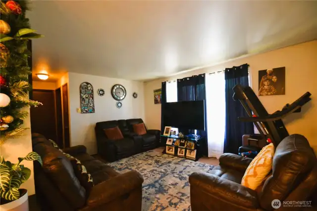 Livingroom Unit 4