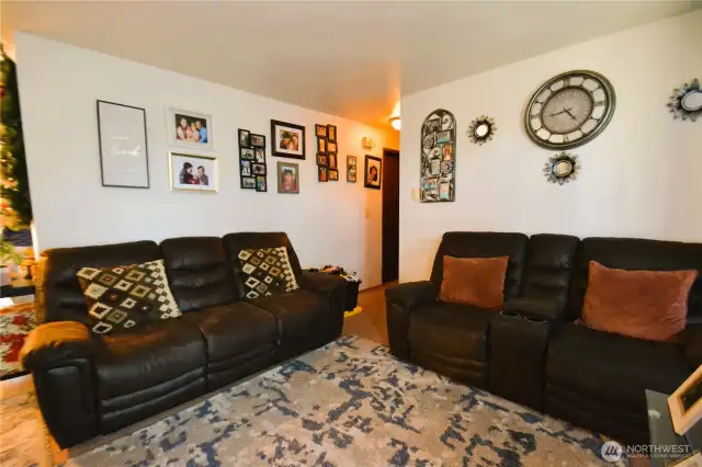 Livingroom Unit 4