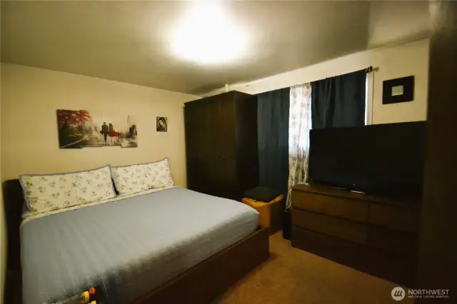 Larger bedroom Unit 4
