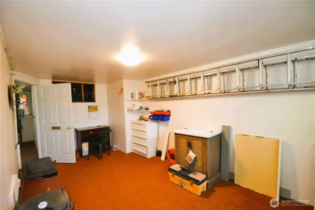 Large office or work space in the basement