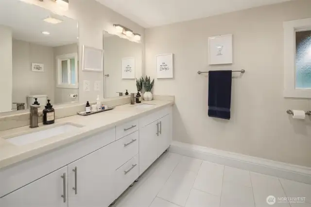 Another bath - downstairs