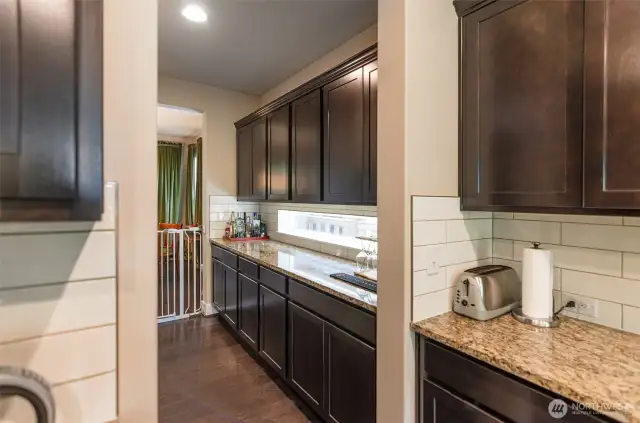 What everyone needs, a butler's pantry.  Plus there is a large walk-in pantry to the left.   Everyone would love to have this kind of storage.