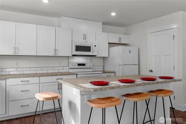 Brand new energy star appliances that convey with the home.