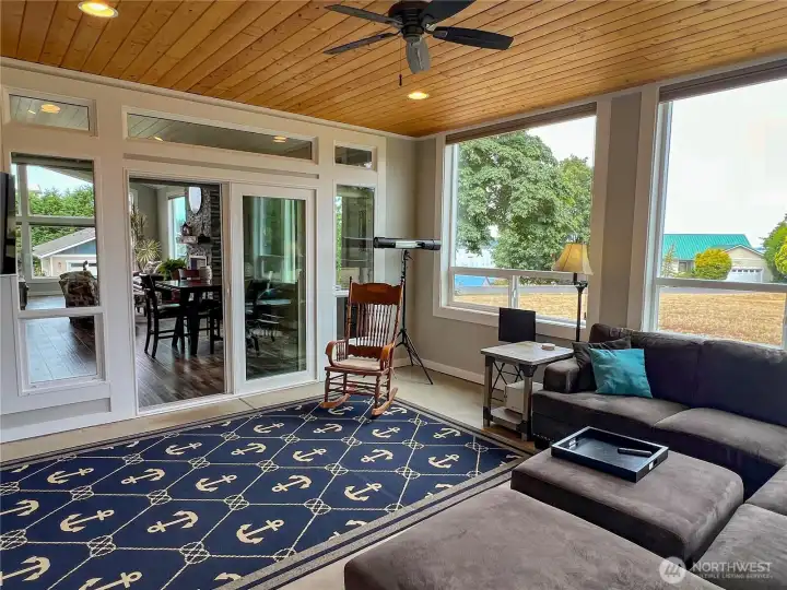Bonus room also with great views.