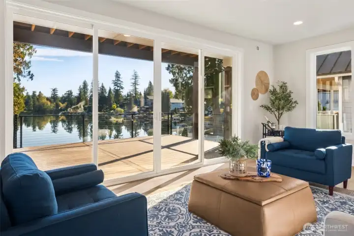 Floor-to-ceiling glass frames breathtaking views of Lake Lucerne and fills the interiors with sunlight. The connection to nature is effortless, creating an ever-changing backdrop of light and reflection.