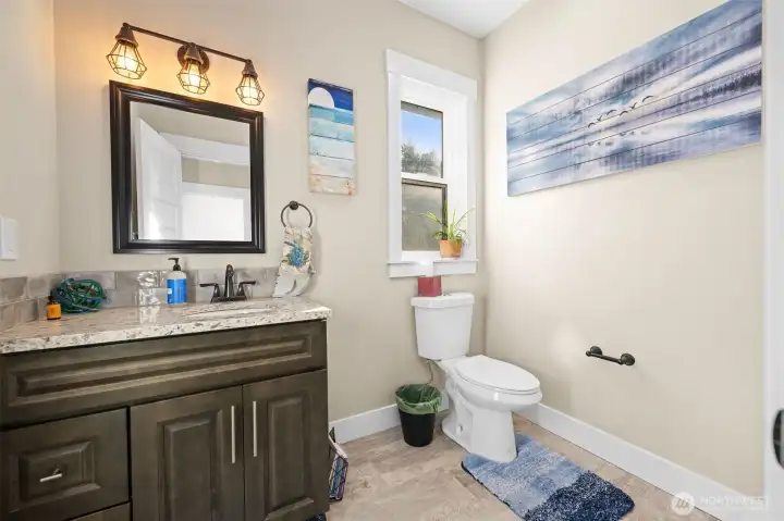 Upstairs main bathroom