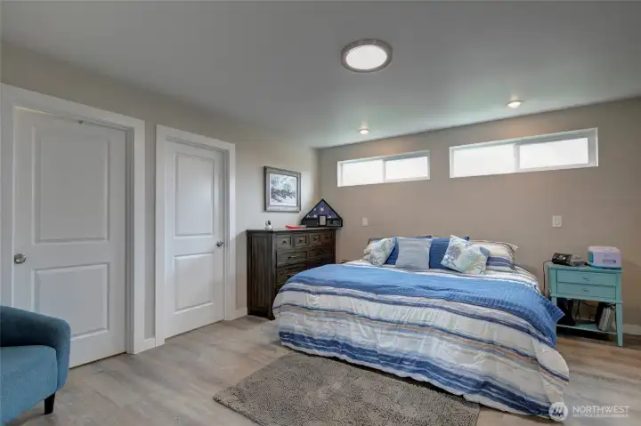 Spacious primary suite features en-suite bath and walk in closet.