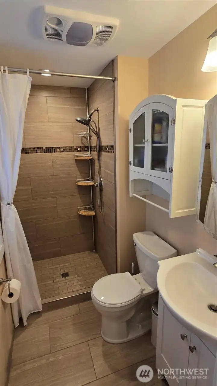 Another bathroom upstairs