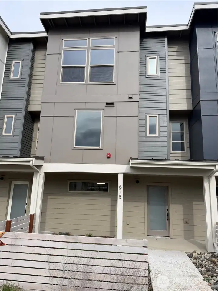 Welcome to 678 W Kline Road!