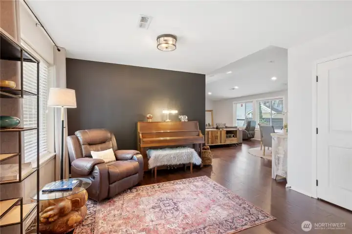 Foyer/Sitting Room
