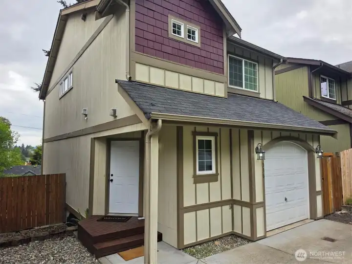 Front & Garage Front & Garage
