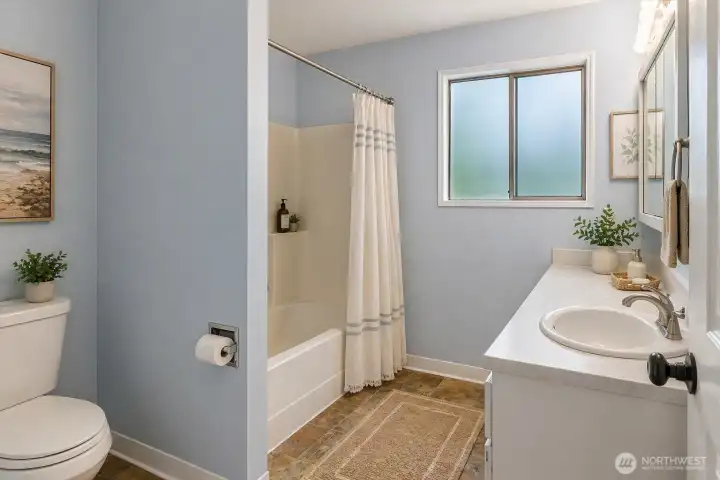 Upper hall bathroom...(virtually staged) Upper hall bathroom...(virtually staged)