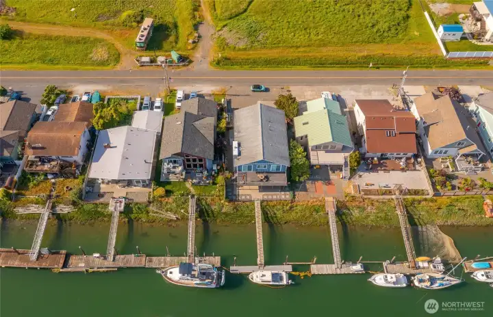 Step out your back door to your own private 40' dock.