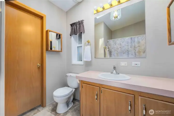 2 baths... 2 baths...