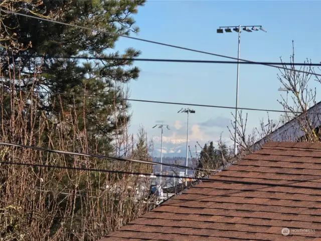 Peek-a-boo view of the mountains.