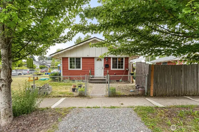 I invite you to come out and take a tour of this cute home.