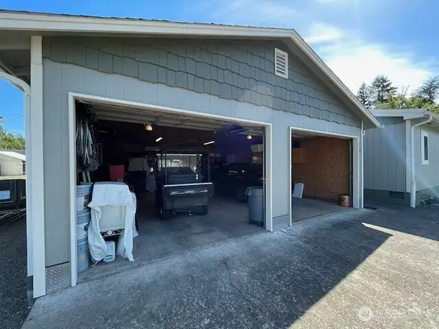 2 Car garage 24' x 28'