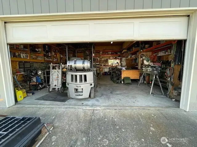 Shop or additional Garage