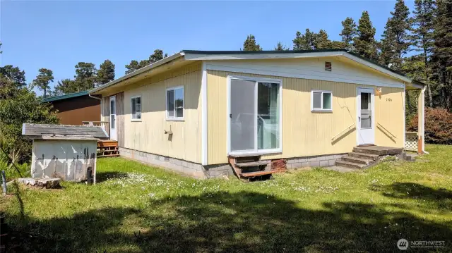Cheerful westside home with large yard