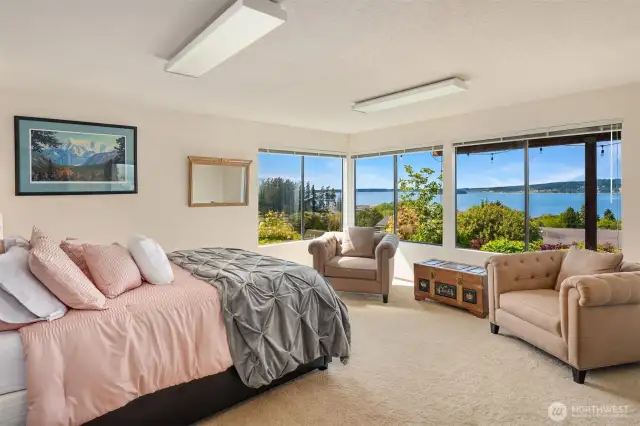 This room is extra large with a HUGE walk in closet.