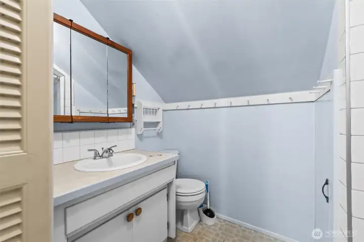 upstairs 3/4 bath