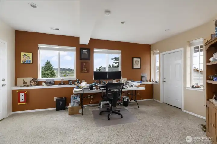 Daylight basement/office