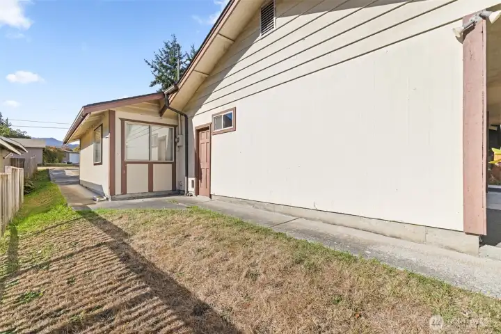 Side of House w/ Utility Room Access