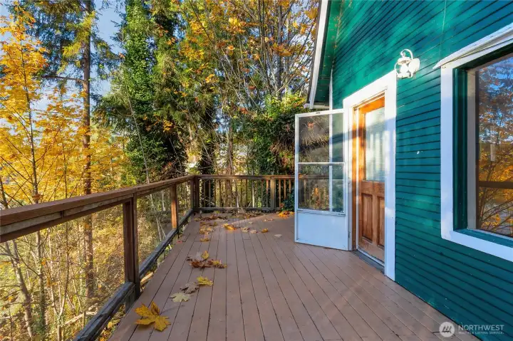 Enjoy Sunsets in comp. deck