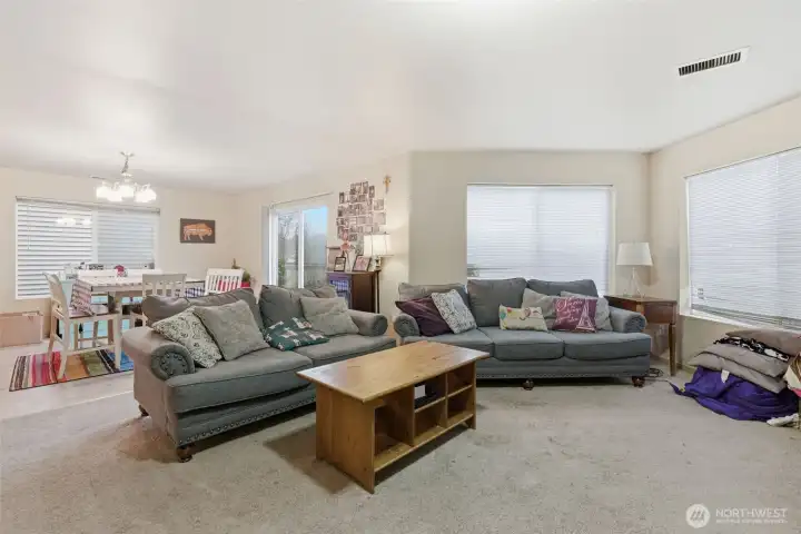 Spacious living room