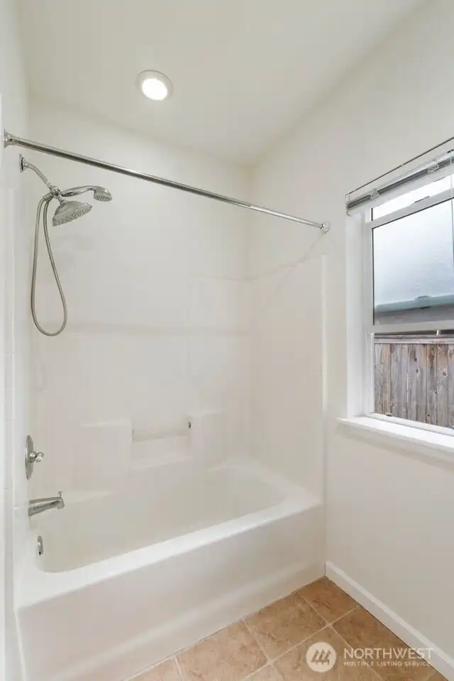 Main Bathroom Shower Tub