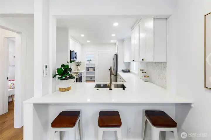 Bar space for 3 bar stools