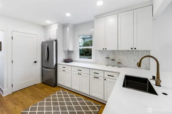 Lovely light and bright kitchen