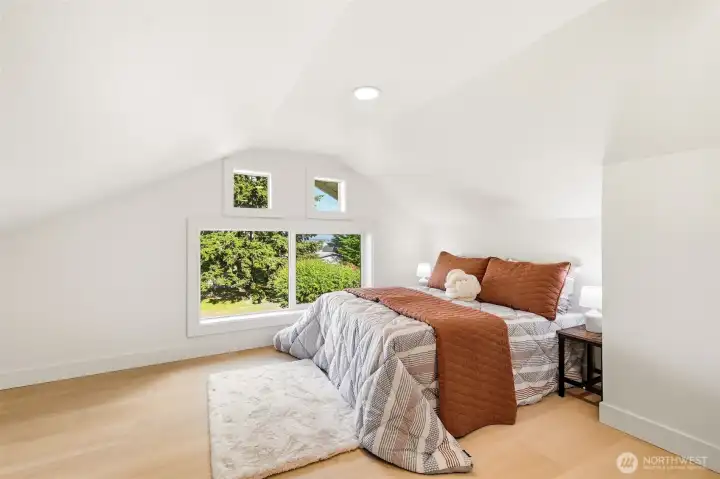 Two additional upstairs bedrooms offering flexible use for guests, work, or hobbies.