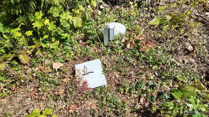 This is believed to be hatch to water catchment system that was set up at one time. Buyer to verify This is believed to be hatch to water catchment system that was set up at one time. Buyer to verify