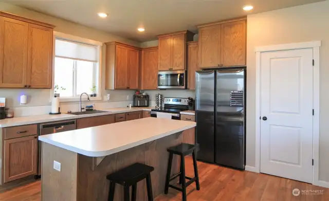 KITCHEN WITH PANTRY