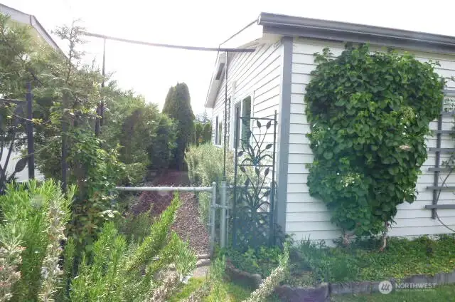 Gate to side yard.