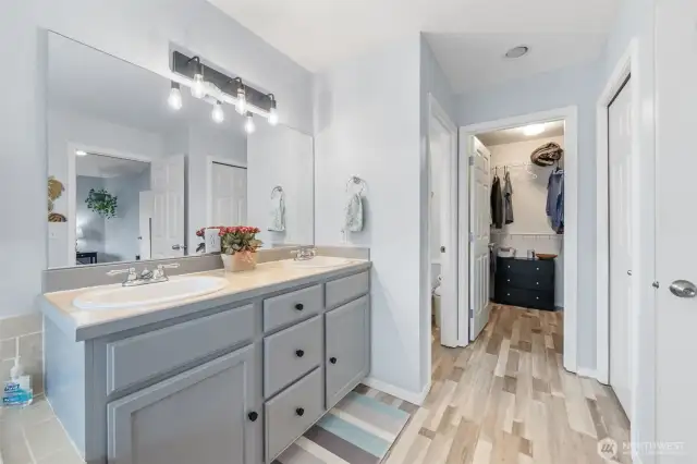 primary bath/closet