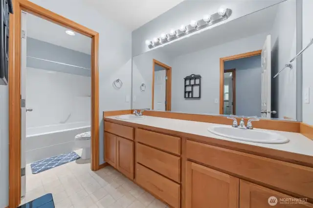 2nd upstairs bath