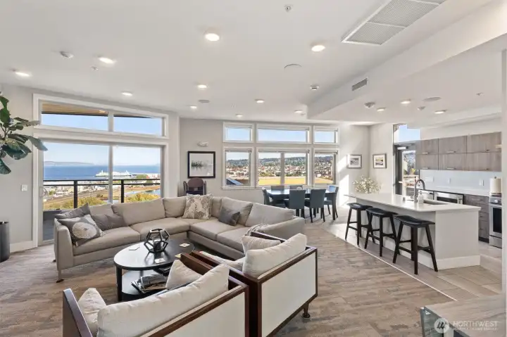 The rooftop lounge is stunning. A great additional space to entertaining while gazing at the panoramic views, go out onto the covered patio, make some lunch with friends and family.