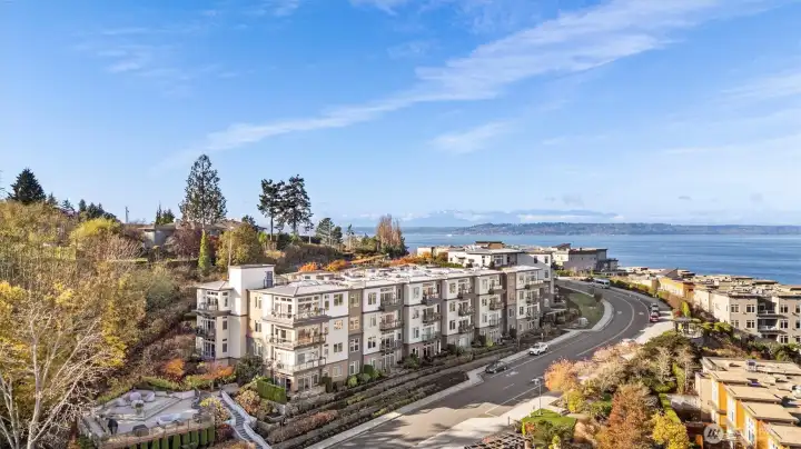 Welcome to paradise in the Edmonds Bowl! Minutes to the picturesque City of Edmonds. Walk to the waterfront and have fabulous dining experiences or stroll to the park right down the boardwalk. There is also a beautiful beach and dog park next to that as well.