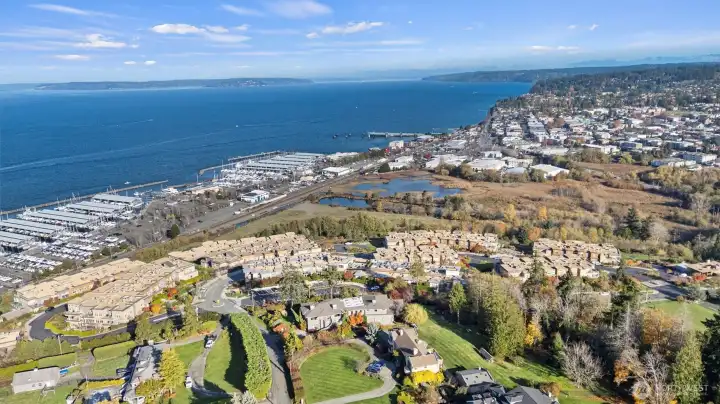 Welcome to paradise in the Edmonds Bowl! Minutes to the picturesque City of Edmonds. Walk to the waterfront and have fabulous dining experiences or stroll to the park right down the boardwalk. There is also a beautiful beach and dog park next to that as well.