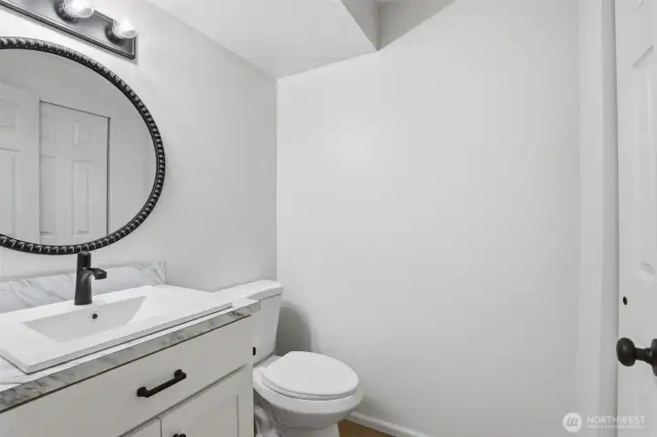 Half bathroom 16216