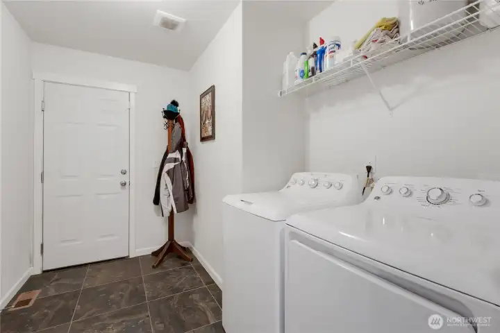 Laundry room, washer/dryer included
