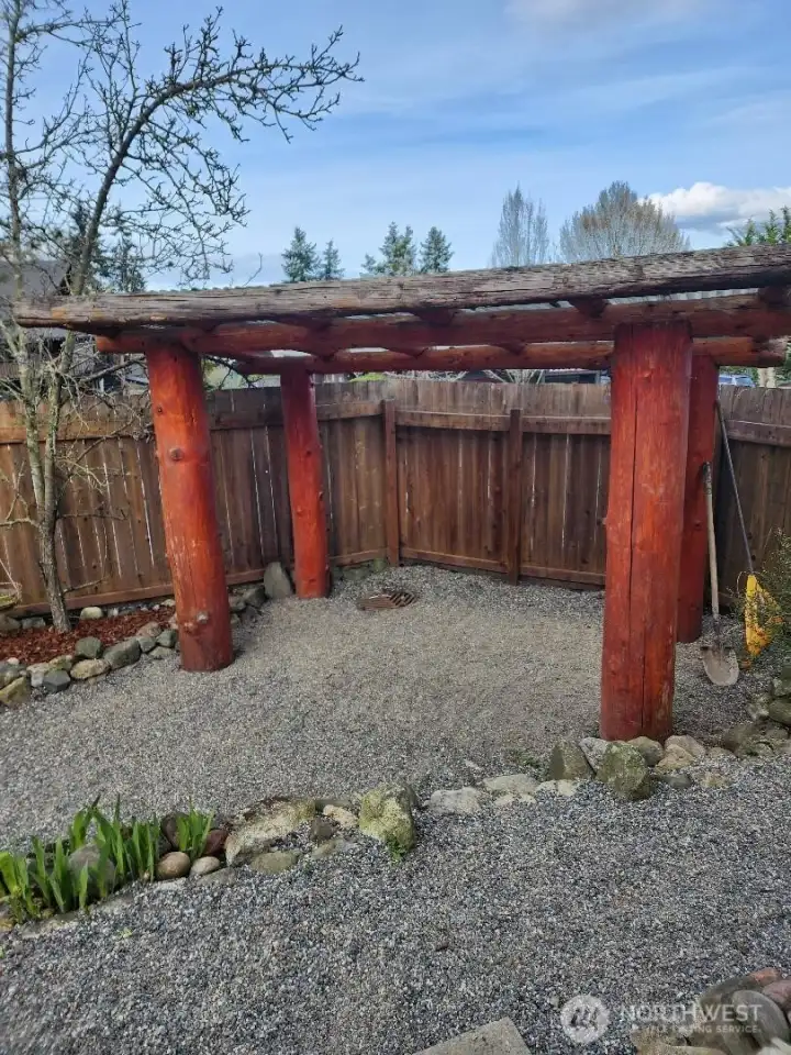 Backyard arbor to relax in fully fenced yard.