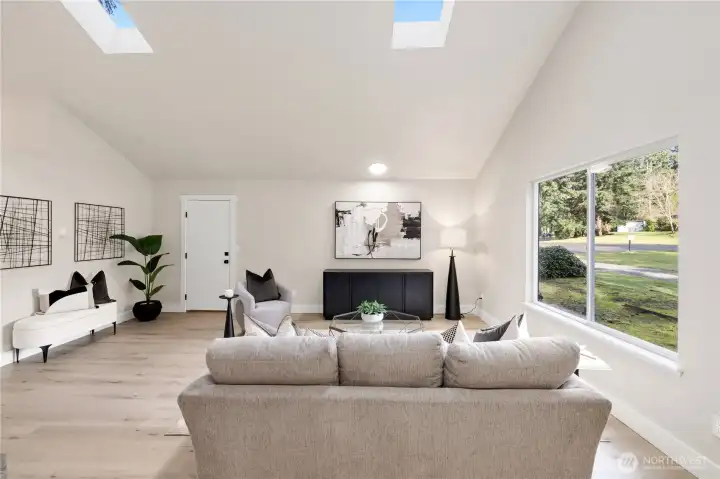 Large great room with Vaulted Ceilings