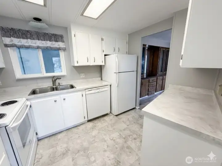 Welcome to Seashore Villa! Private Community Beach & Pool, in desirable Boston Harbor in Olympia, WA