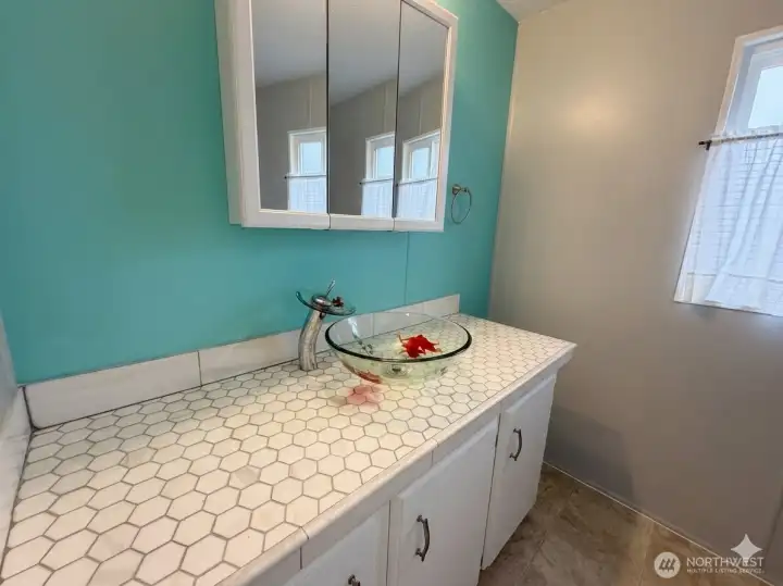 Welcome to Seashore Villa! Private Community Beach & Pool, in desirable Boston Harbor in Olympia, WA