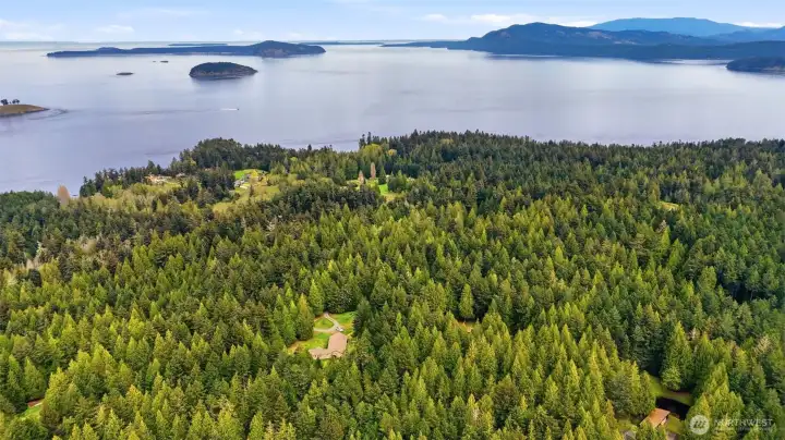 Stunning regional view showing proximity to nearby waterways and sound.